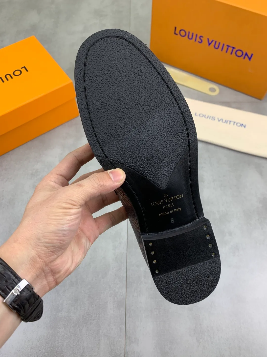 Men's men's shoes 💰P520 New style 💶[LOUIS VUITTON] Water-dyed Niuli Original order New style 🍀LV Louis Vuitton *——Top version of LV classic leather shoes! Made of imported original calfskin, original leather side strips and wear-resistant high-end rubber outsole! High quality products! Color: Black optional Size: 39-44 (45 customized)